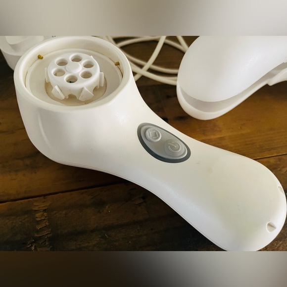 CLARISONIC MIA 2 FACIAL CLEANSING BUNDLE - Picture 3 of 16